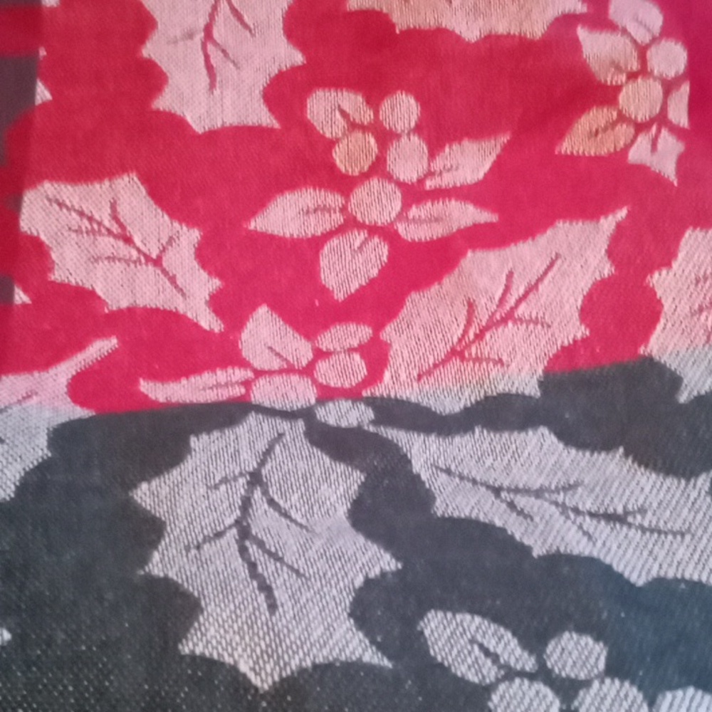 Holiday Table Clothes.. - Picture 7 of 11